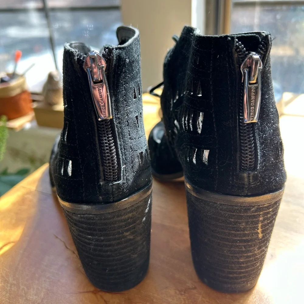 Vince Camuto suede tie at front zipper on back! Preowned 
Very good condition - Picture 3 of 7